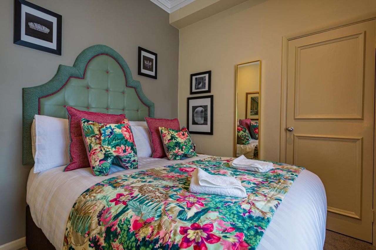 The Rutland Arms Hotel, Bakewell, Derbyshire ภายนอก รูปภาพ