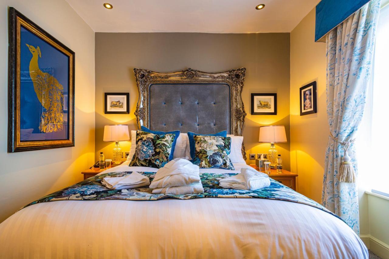The Rutland Arms Hotel, Bakewell, Derbyshire ภายนอก รูปภาพ