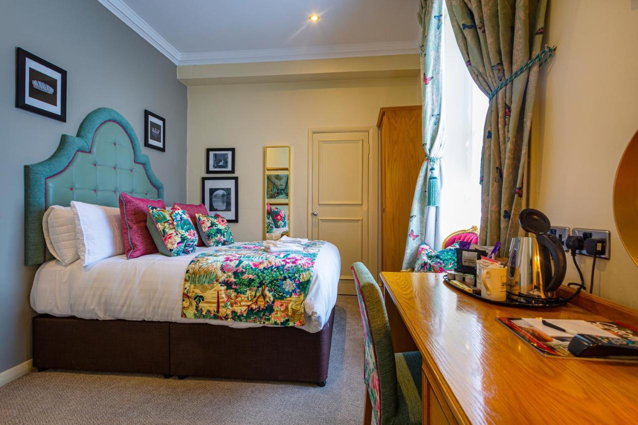 The Rutland Arms Hotel, Bakewell, Derbyshire ภายนอก รูปภาพ