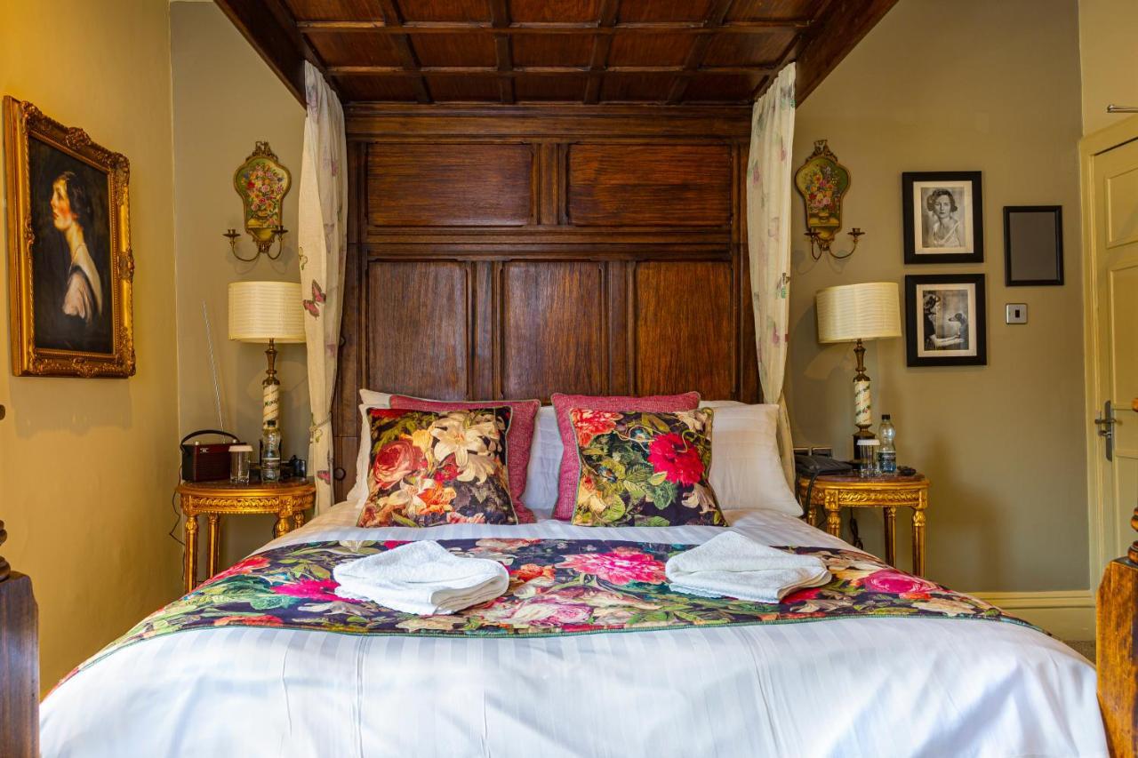 The Rutland Arms Hotel, Bakewell, Derbyshire ภายนอก รูปภาพ