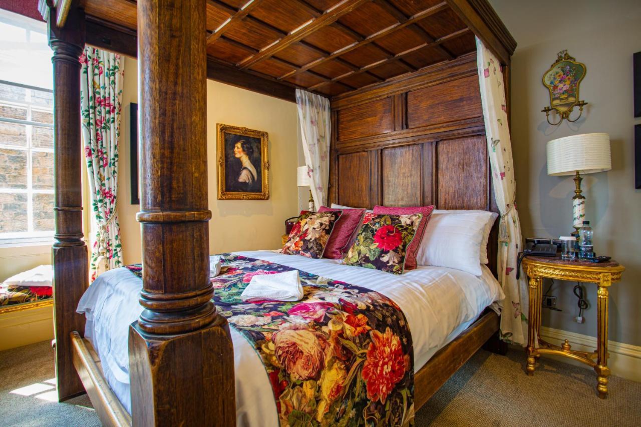 The Rutland Arms Hotel, Bakewell, Derbyshire ภายนอก รูปภาพ