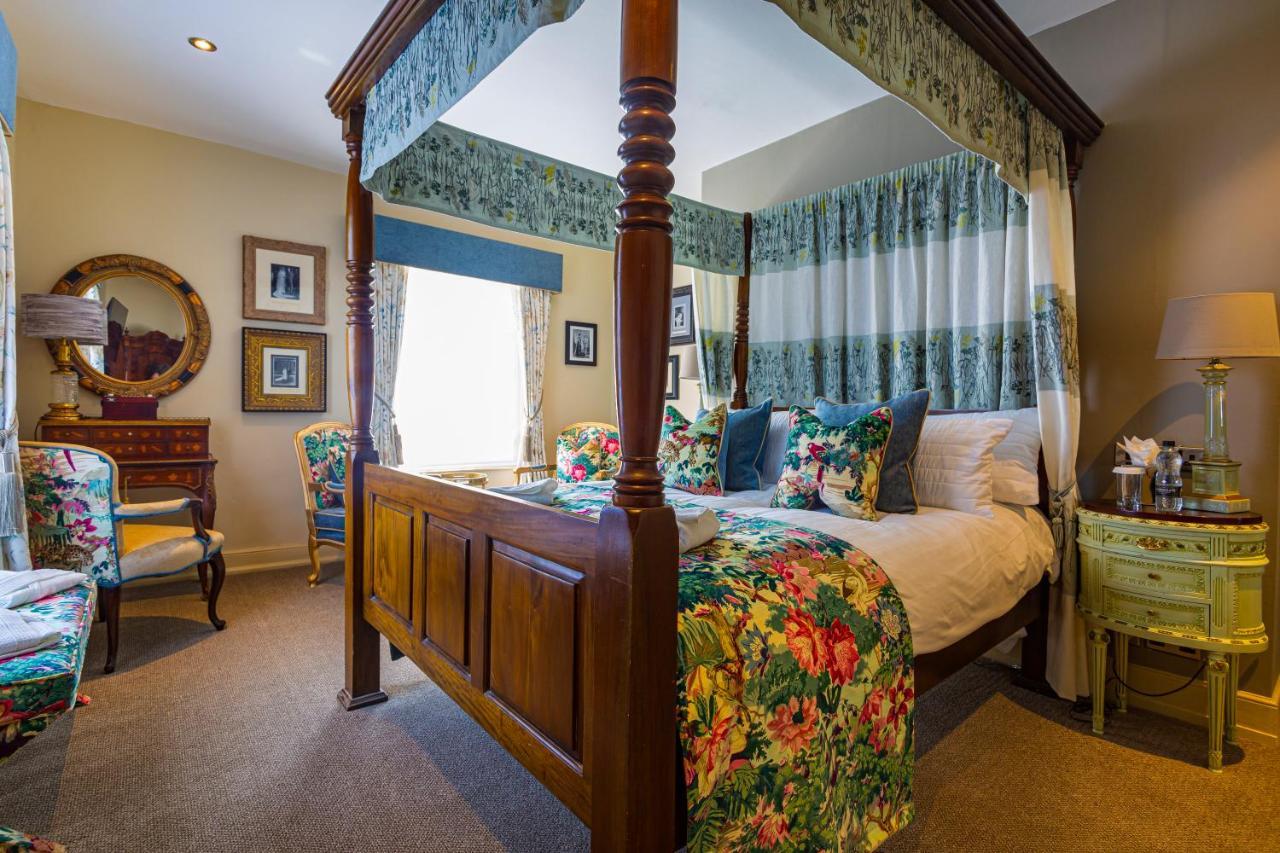 The Rutland Arms Hotel, Bakewell, Derbyshire ภายนอก รูปภาพ