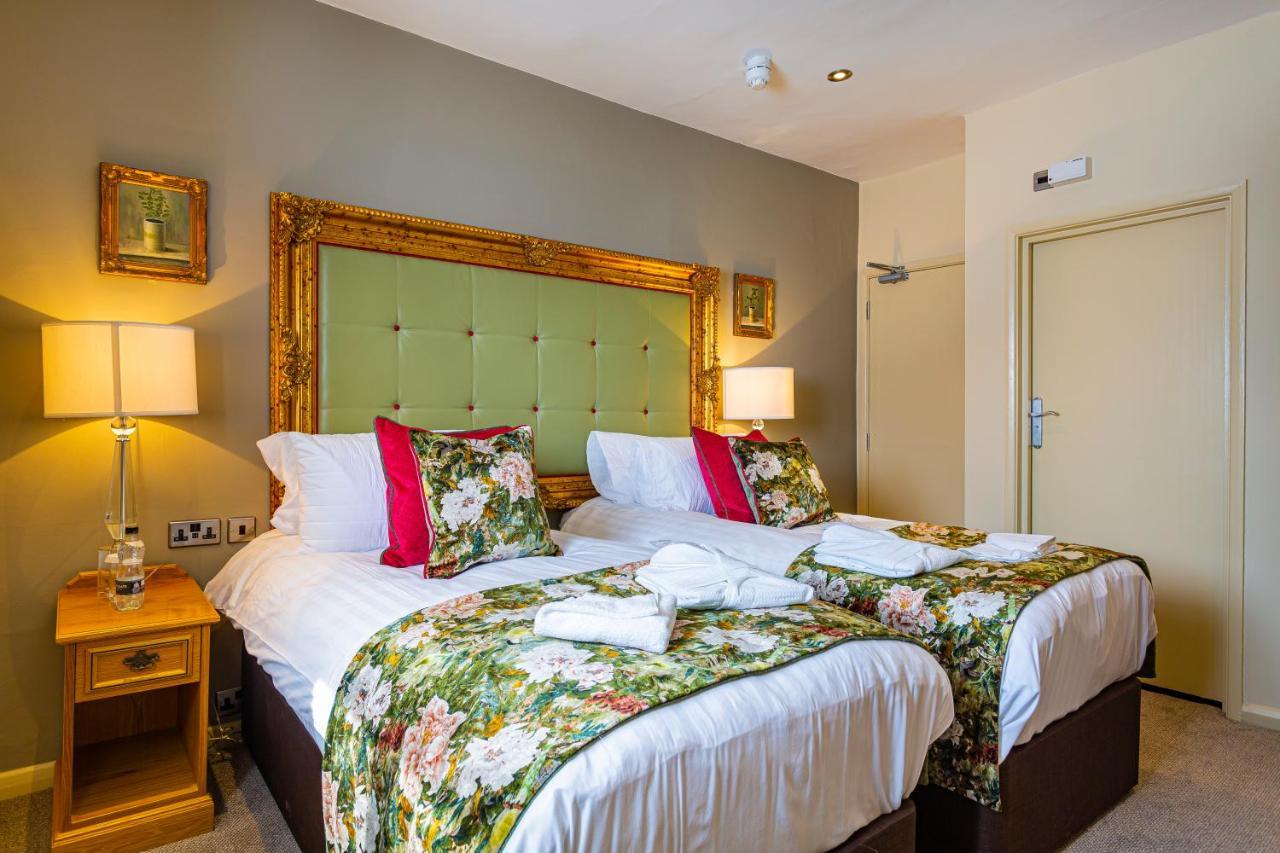 The Rutland Arms Hotel, Bakewell, Derbyshire ภายนอก รูปภาพ