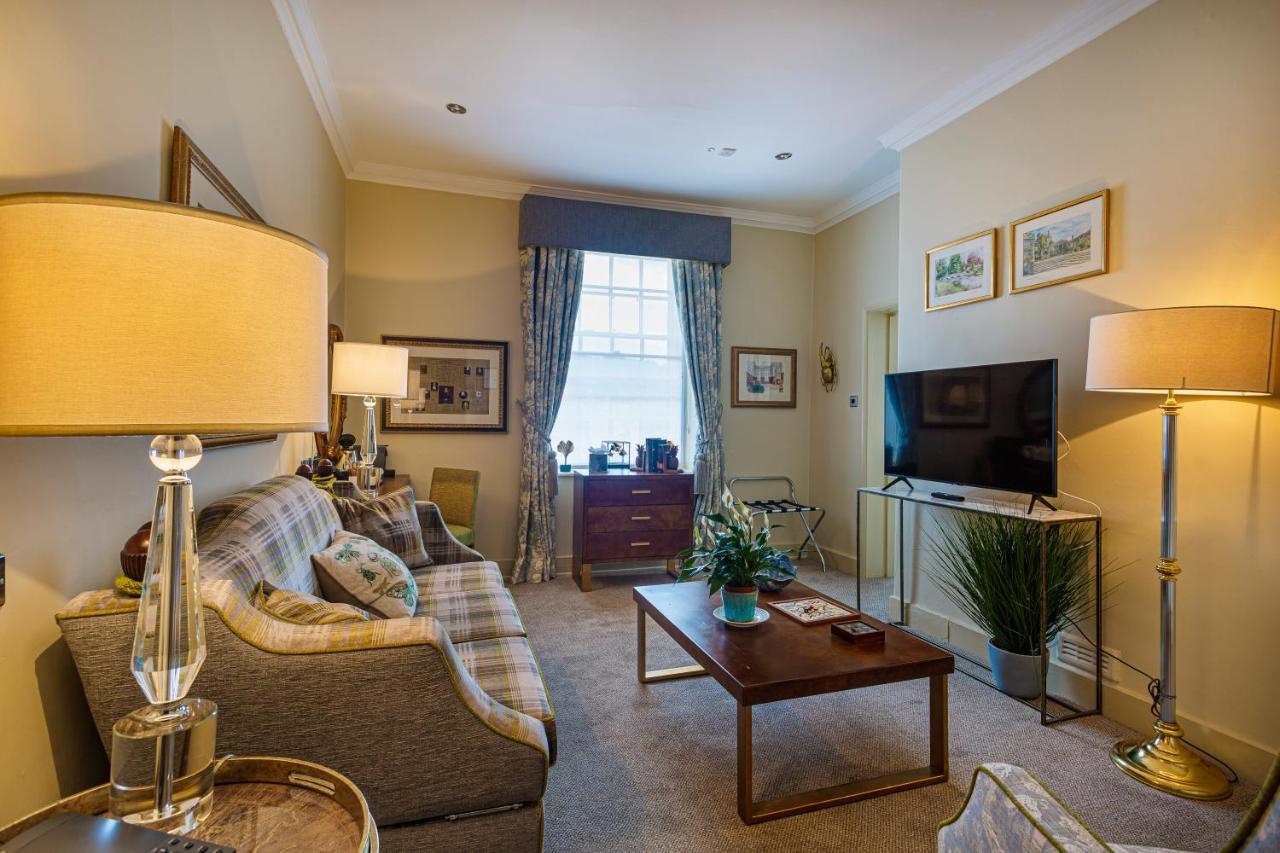 The Rutland Arms Hotel, Bakewell, Derbyshire ภายนอก รูปภาพ
