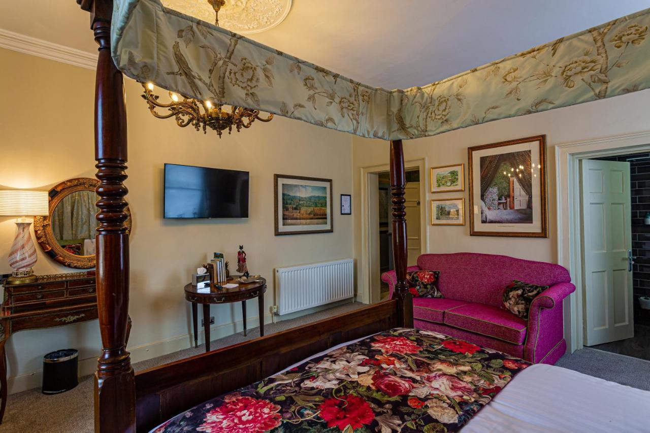 The Rutland Arms Hotel, Bakewell, Derbyshire ภายนอก รูปภาพ