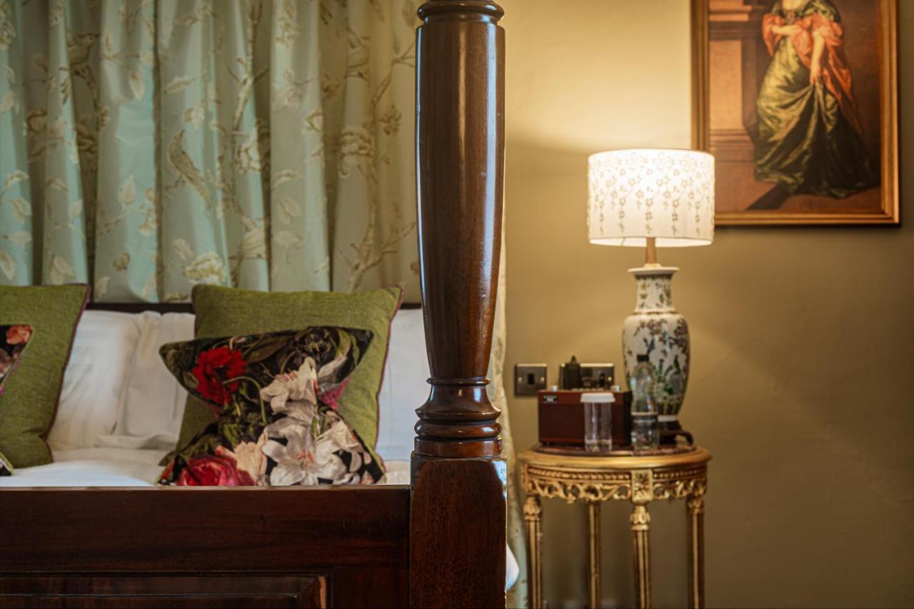 The Rutland Arms Hotel, Bakewell, Derbyshire ภายนอก รูปภาพ