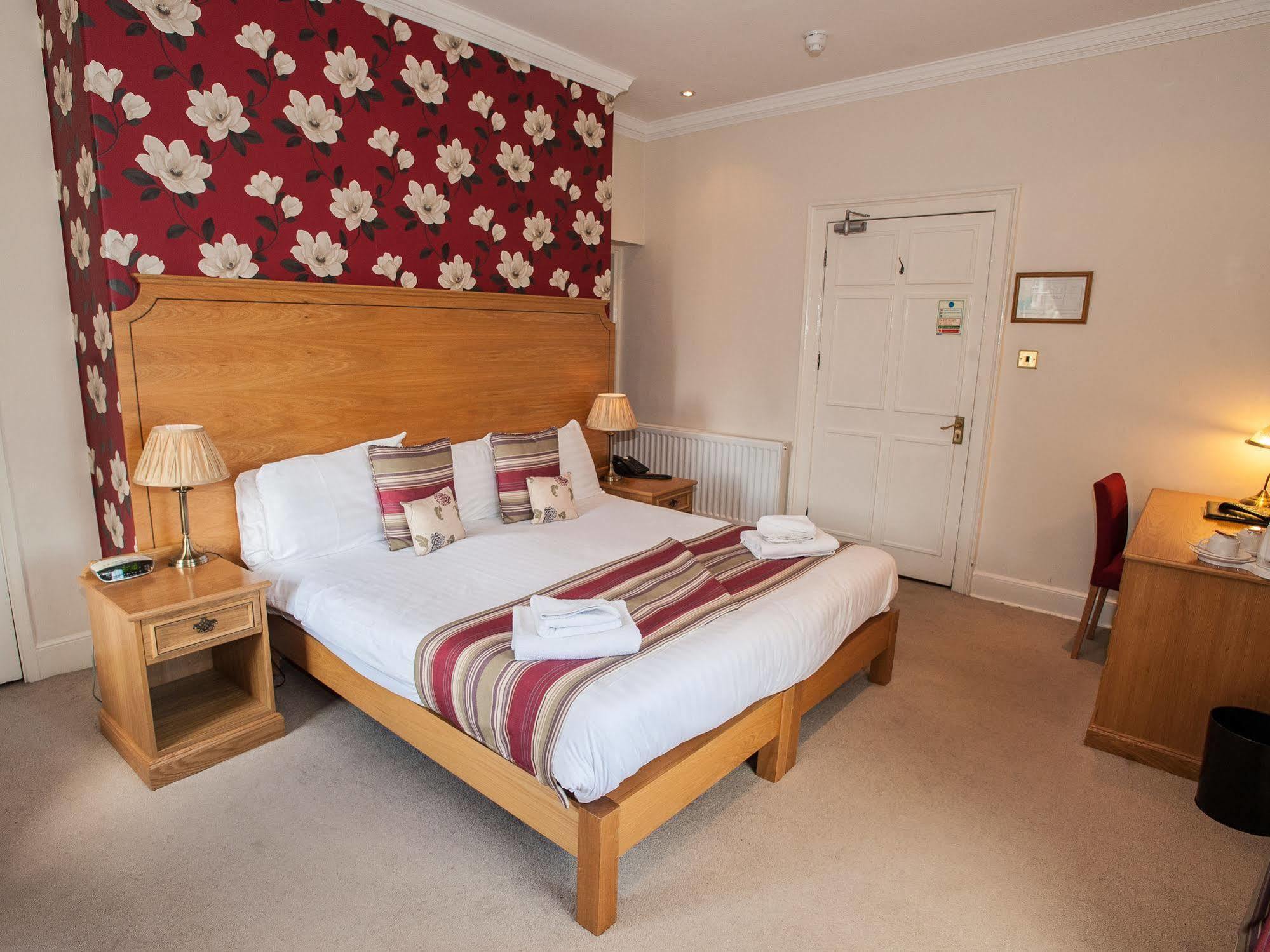 The Rutland Arms Hotel, Bakewell, Derbyshire ภายนอก รูปภาพ