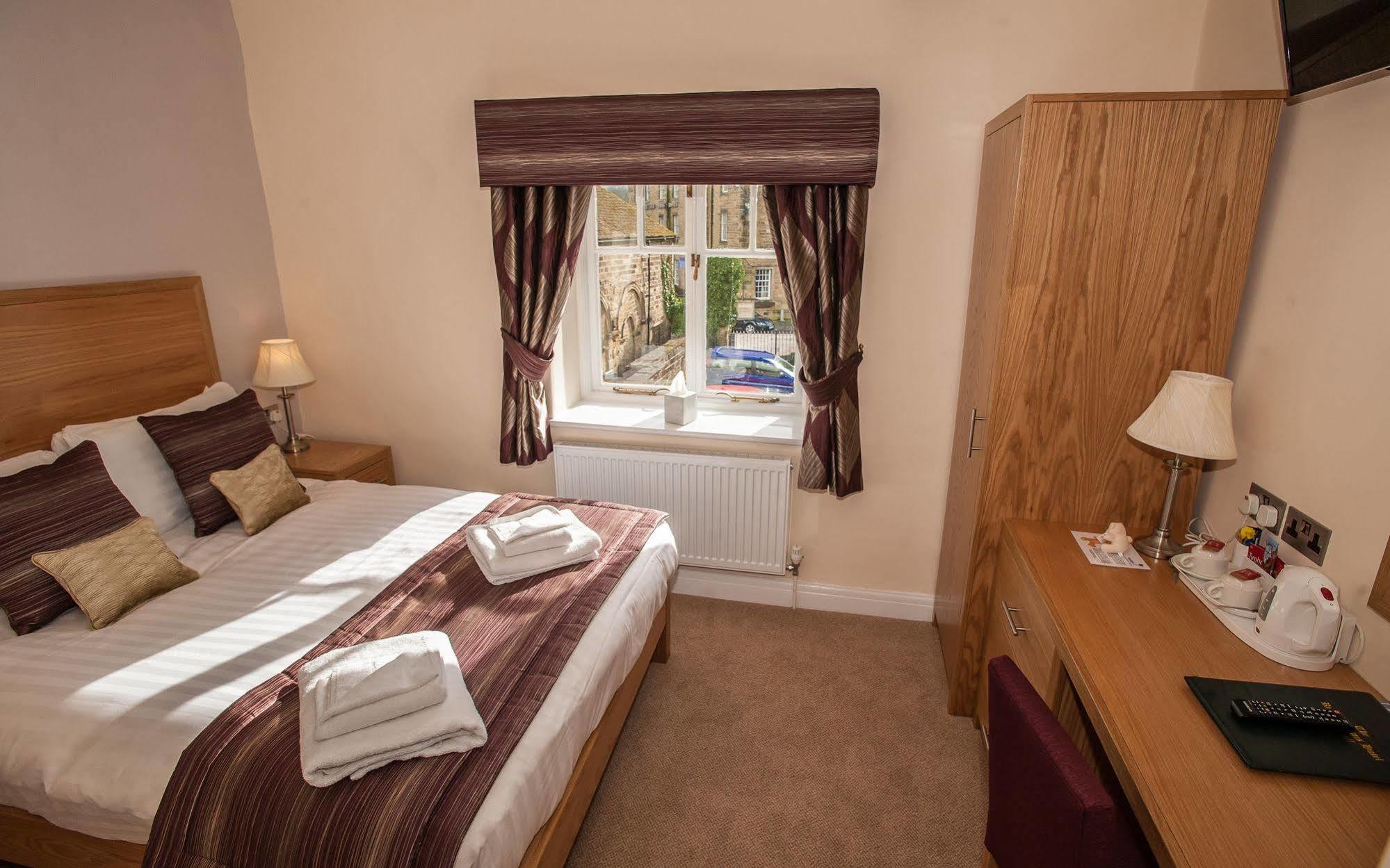 The Rutland Arms Hotel, Bakewell, Derbyshire ภายนอก รูปภาพ